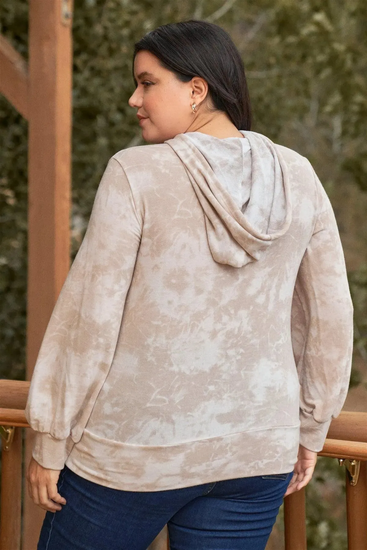 Junior Plus Taupe Tie-Dye Long Sleeve Hoodie /1-2-1
