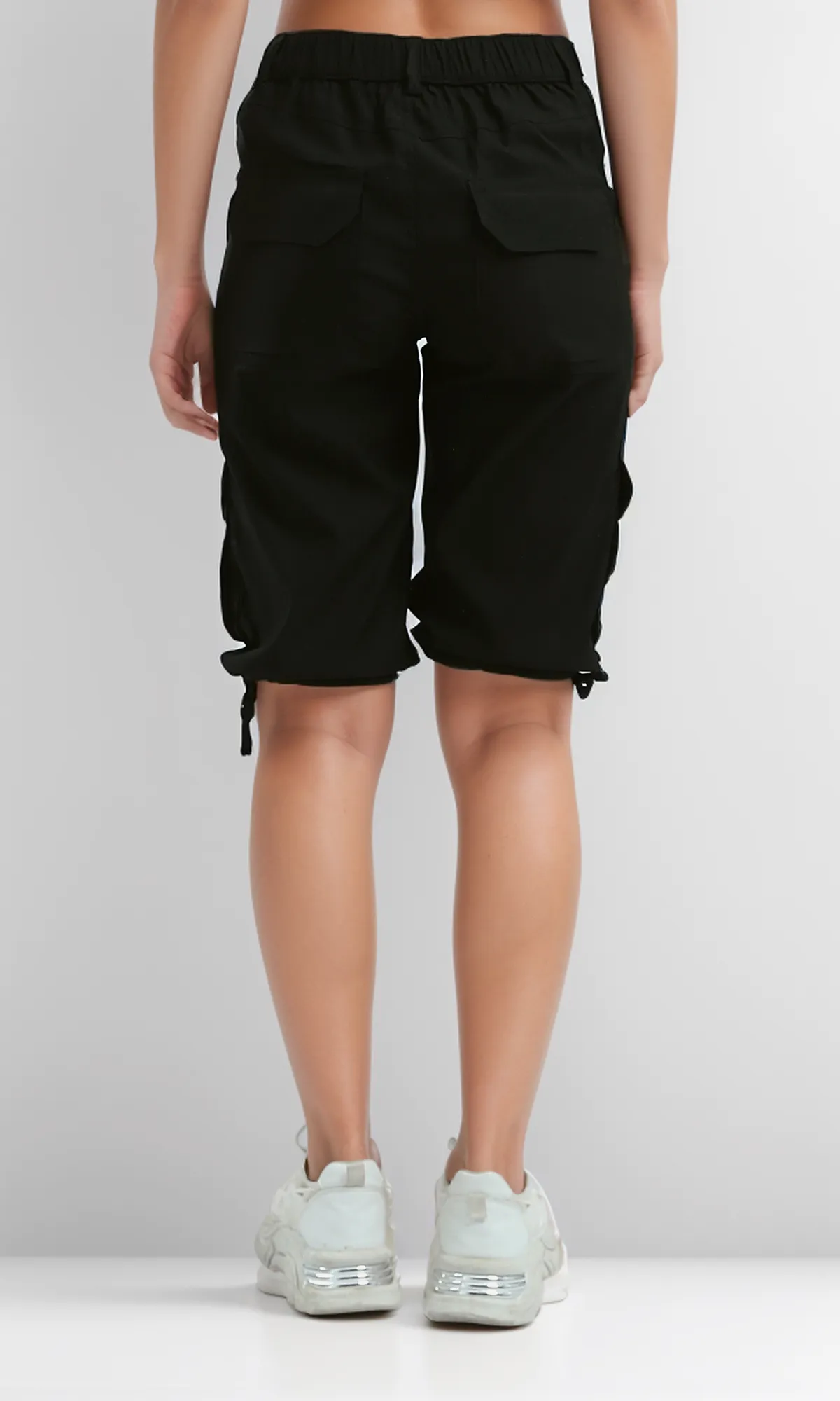 O187851 Comfy Feminine Black Textured Wide Bermuda